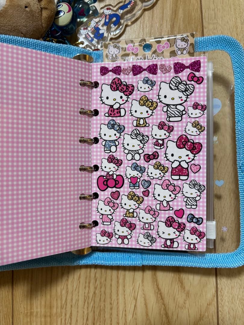 シール帳完成品　サンリオ　ボンドロ リラックマ ディズニー たまごっち