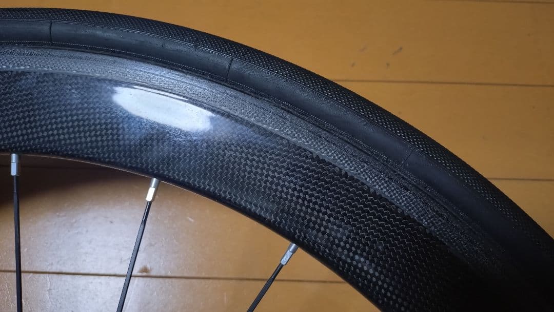 リア：中華カーボン　フロント：SHIMANO WH-7701　チューブラー