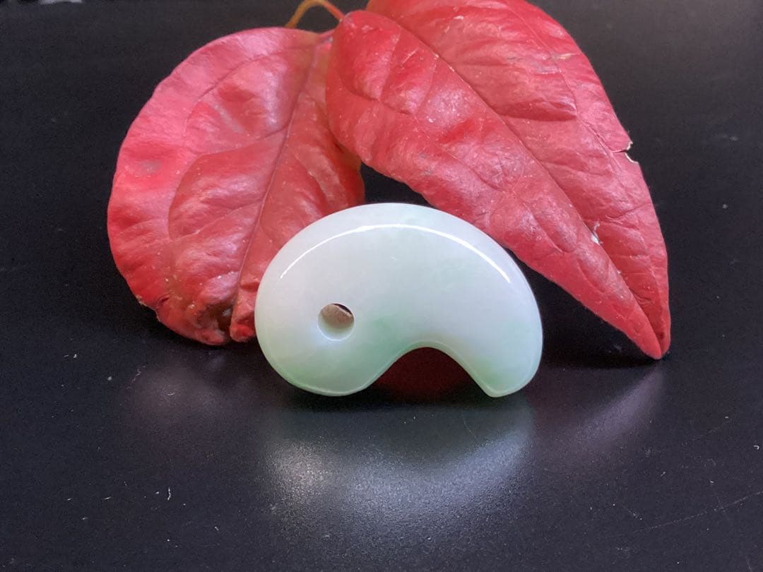 ✳ premiumシリーズ　一流の勾玉　味身色合い良好　糸魚川翡翠*格上の勾玉‼️