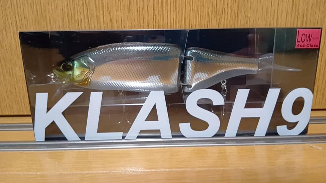 KLASH9 Low ＃究極ベイトフィッシュ V-Tail付（Pro Blue）