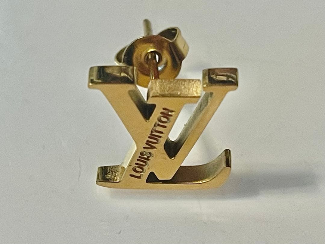 Louis Vuitton ゴールド LVロゴ ピアス(片耳)