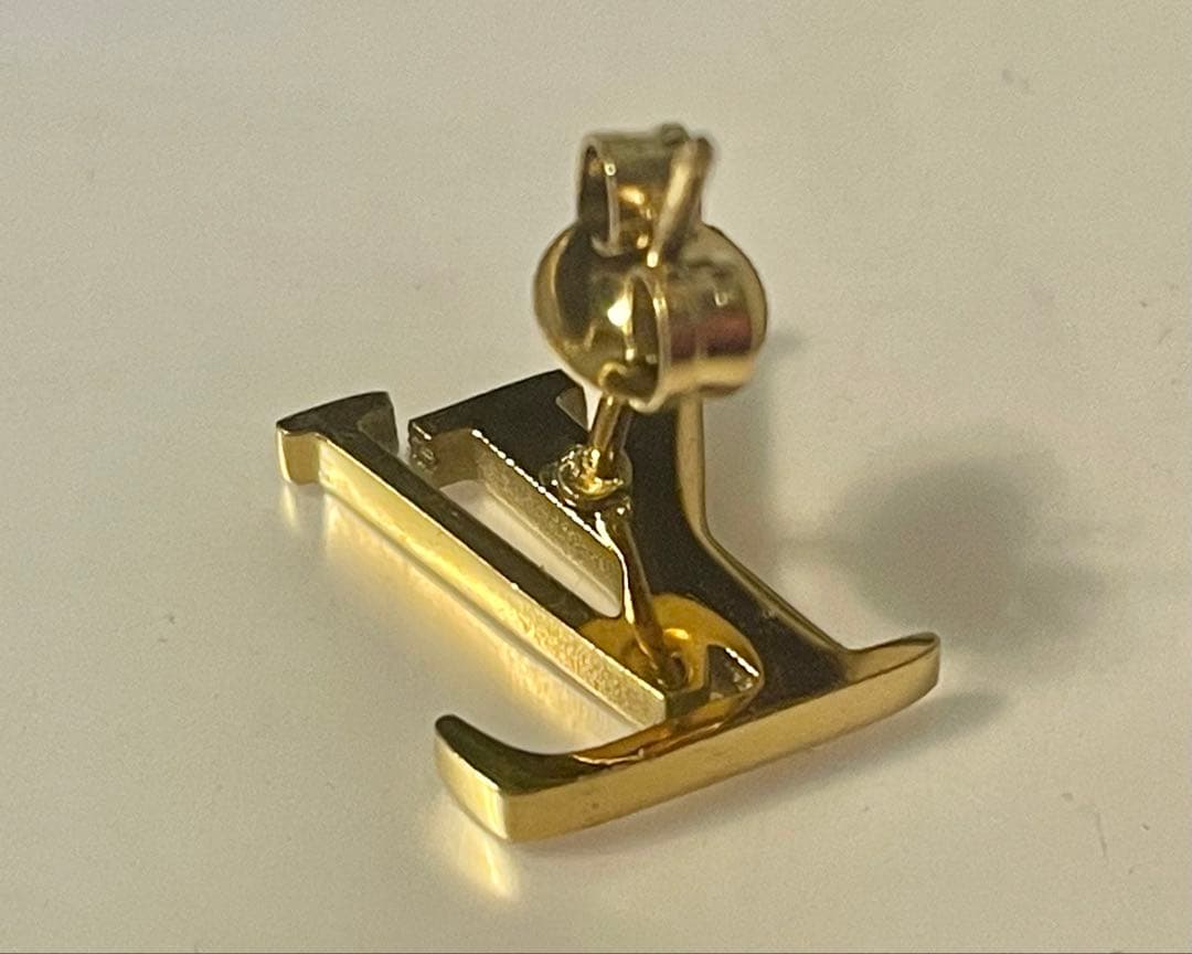 Louis Vuitton ゴールド LVロゴ ピアス(片耳)