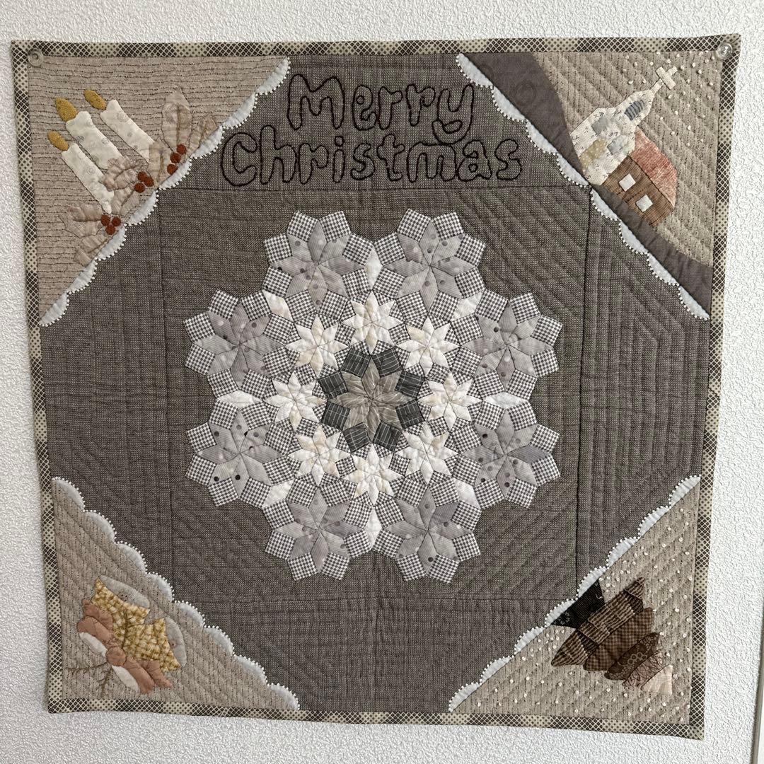 ハンドメイドパッチワークキルトの大人ぽいクリスマスタペストリー