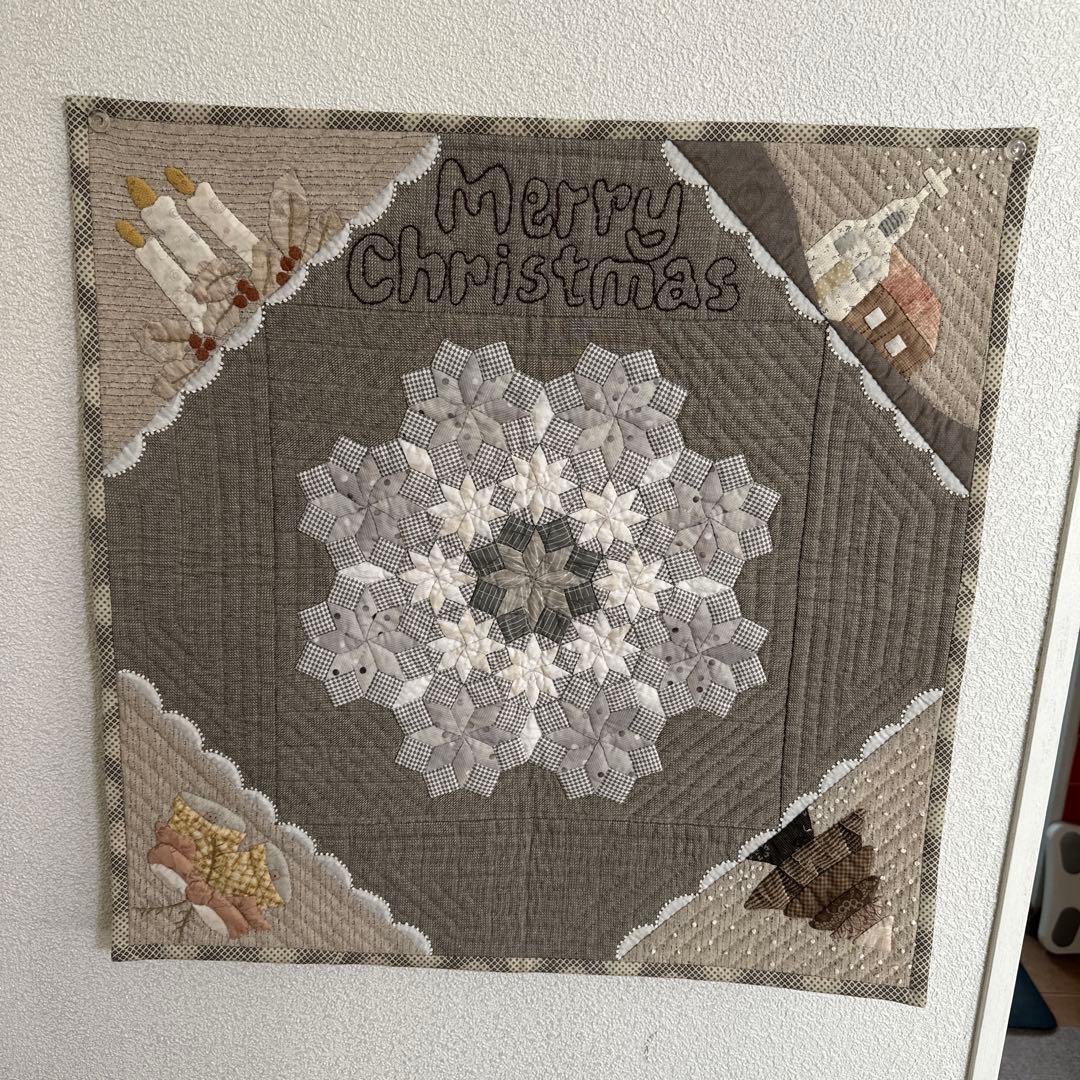 ハンドメイドパッチワークキルトの大人ぽいクリスマスタペストリー