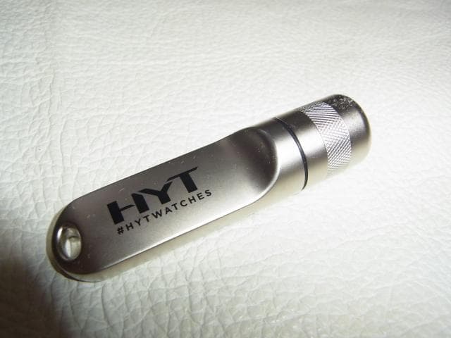 未使用 非売品◆HYT（エイチ・ワイ・ティー） ロゴ入り金属製ＵＳＢメモリ
