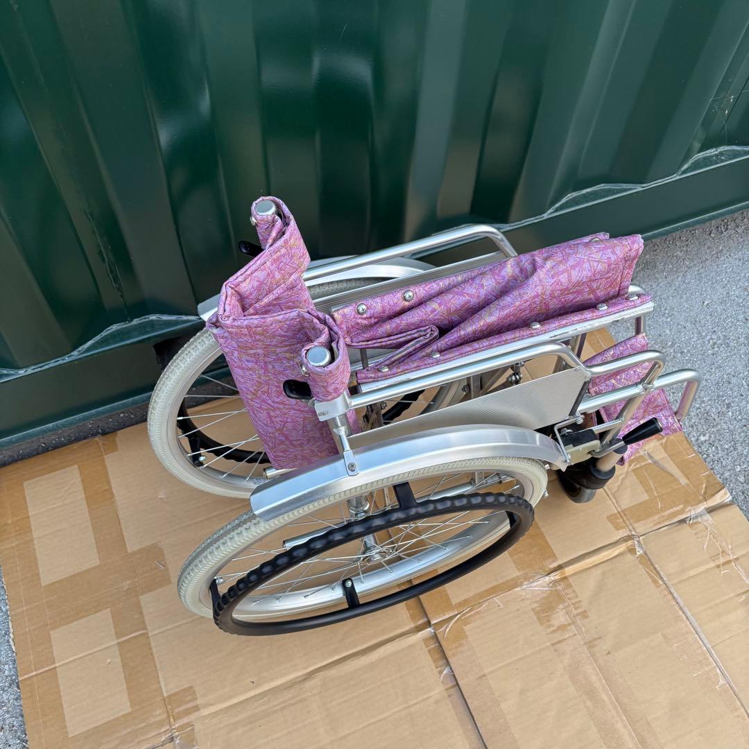 自走用車椅子　ノーパンクタイヤ　泥除けカバー付き　ピンク　自走式