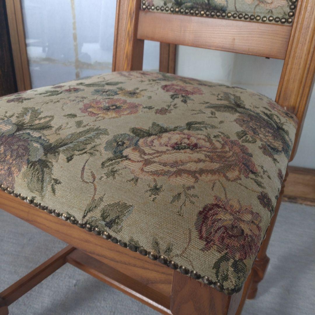 【英国アンティーク調】ダイニングチェア ゴブラン織 花柄 鋲打ち 木製　3/4