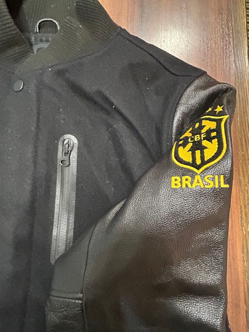 貴重❗️ブラジル代表　NIKE正規品・革ジャン（袖部分）・ブラック・Lサイズ