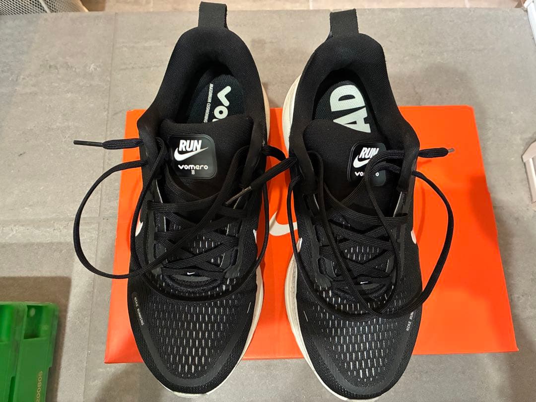 25.5cm Nike ナイキ vomero18 ボメロ18 ランニングシューズ