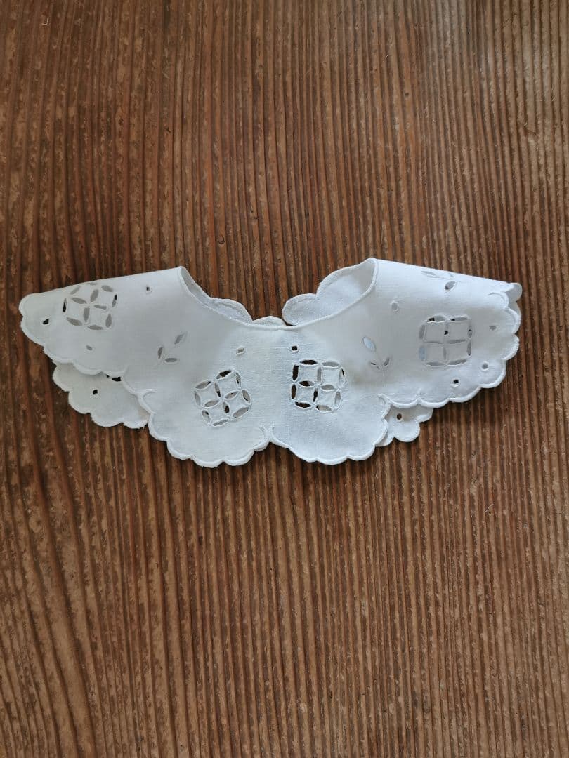 アンティーク オープンカットワーク花刺繍 アイレット スカラップスタイ 付け襟