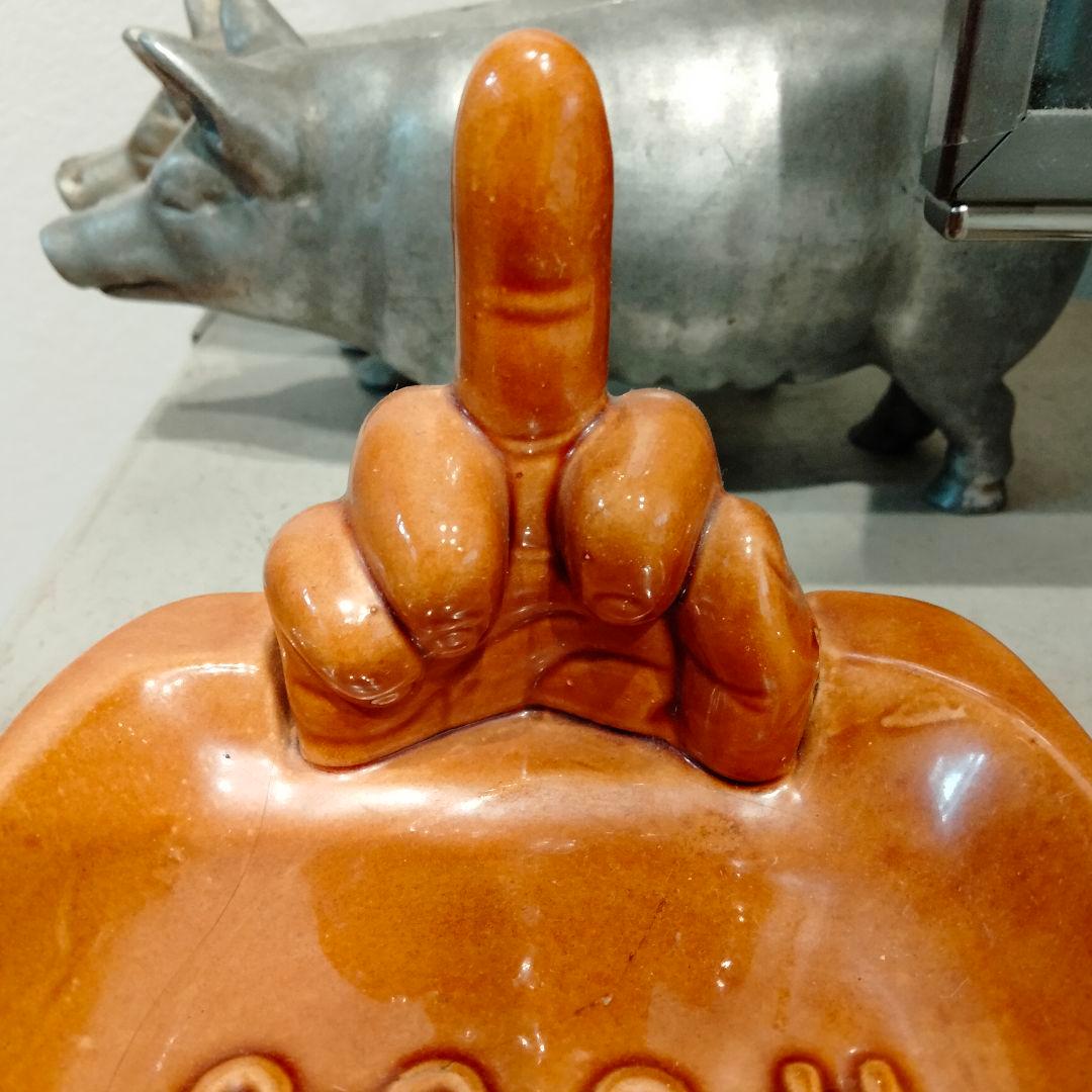 Fuck 　ファックユー　ハンド　手　置物　ビンテージ　反戦　灰皿 茶