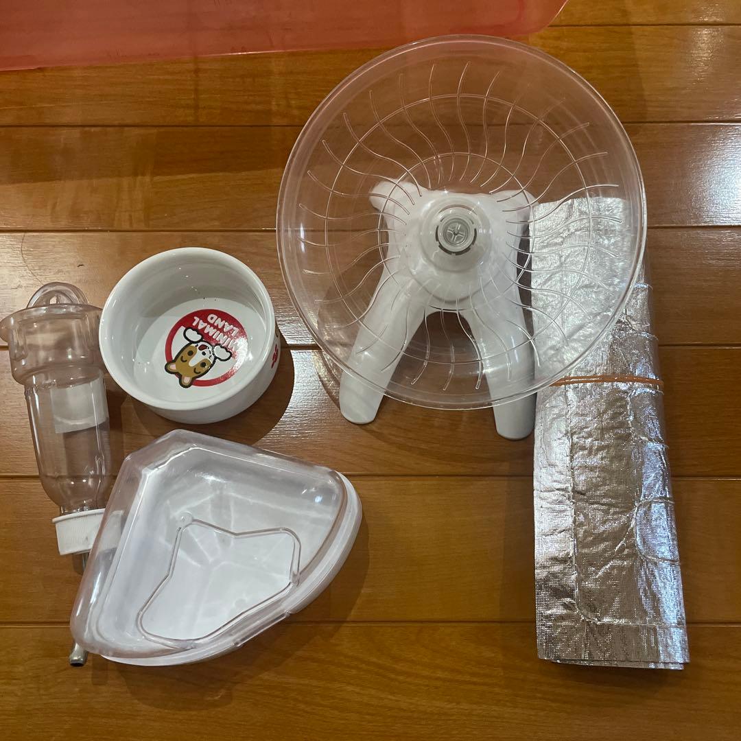 小動物用クリアケージ ホイール、ヒーター、トイレ、餌入れ、パイプ付き