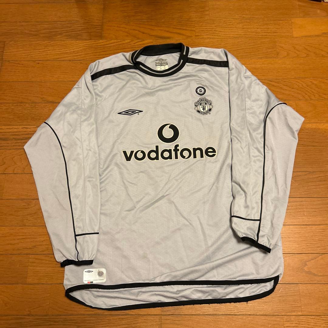 マンチェスター・ユナイテッド Umbro グレー長袖シャツ　サイズＬ