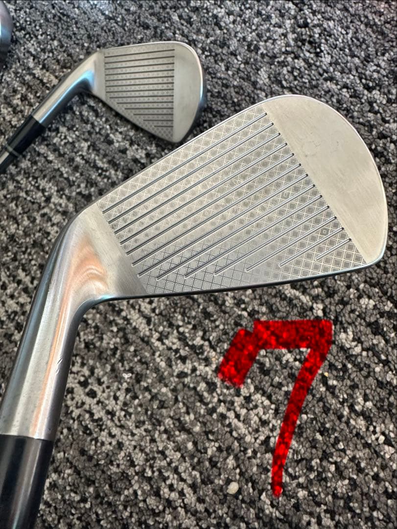 週末限定価格　早い者勝ち　矢野東監修　数量限定　オノフ　KUROアイアン　5〜Ｐ