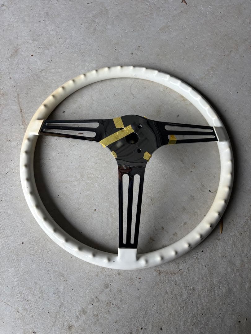 期間限定値下げ！ムーンアイズ　ステアリング　ホワイト