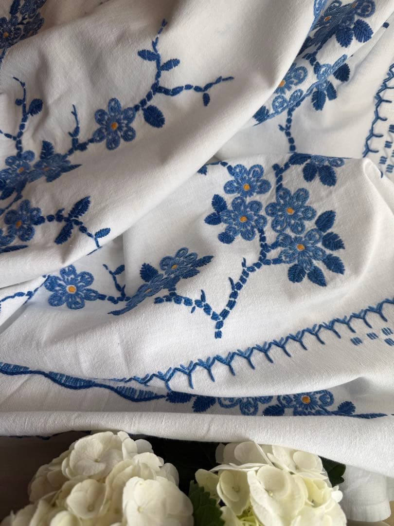お客ஐ⋆*フランスアンティーク・ブルーの花柄刺繍とレースの大判クロス