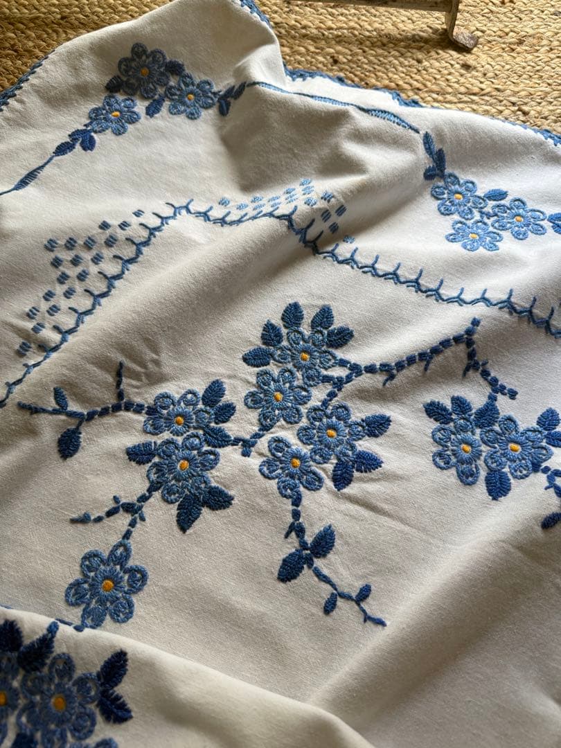 お客ஐ⋆*フランスアンティーク・ブルーの花柄刺繍とレースの大判クロス