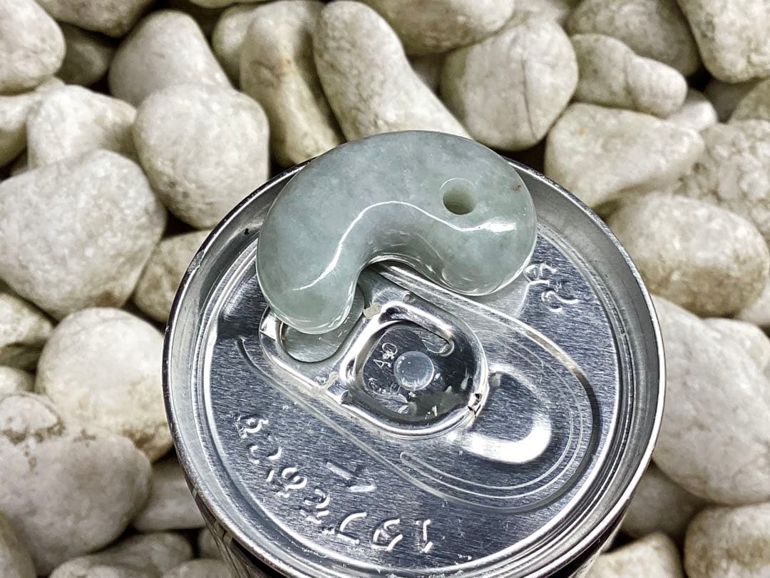 ✳親方おすすめの勾玉‼️ 糸魚川翡翠本物硬玉‼️ お身近の守護石*お守りに　鑑別書付