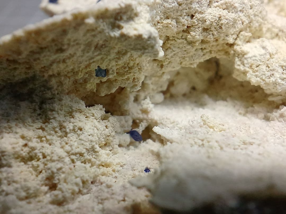 国産鉱物　逸見石　原石　ヘンミライト　Henmilite　鉱物標本