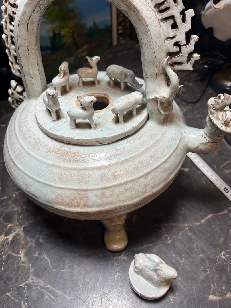 白磁香炉、獣形香炉、白磁獣形印文（はくじじゅうけいいんもんけい） 中国・景徳鎮製