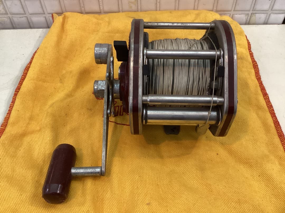 手巻きリール シルバー/レッド