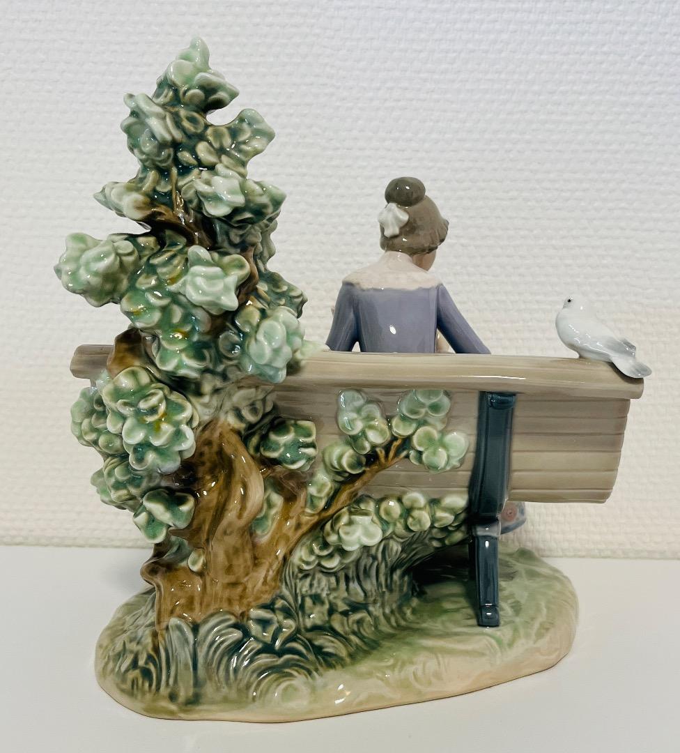 LLADROリアドロ『Feeding The Pigeons』01005428