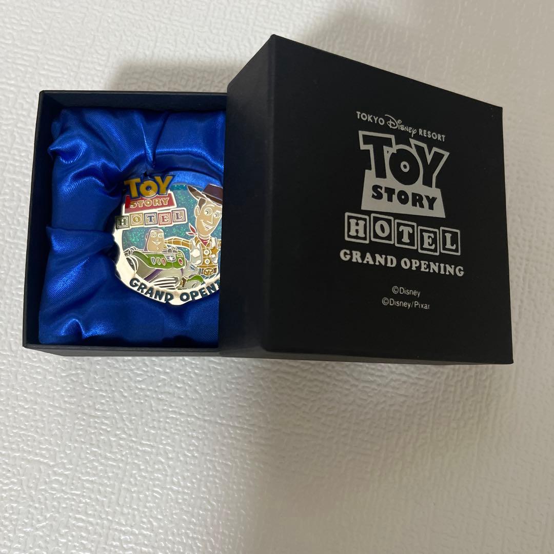 トイ・ストーリー ホテル グランドオープン ピンバッジ　非売品