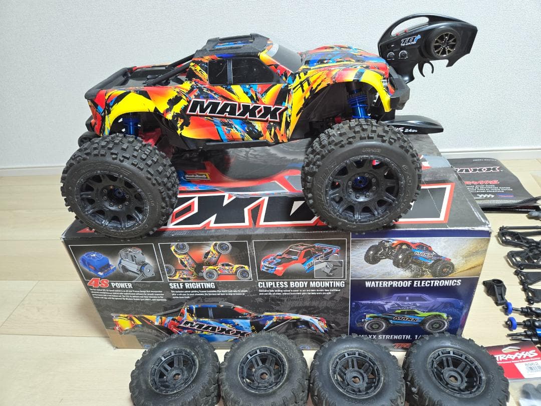 トラクサス　マックス　TRAXXAS　MAXX　ほぼフルオプション仕様。
