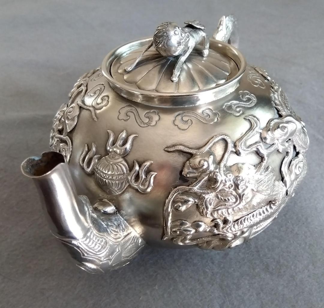 北京工芸品公司　銀製伝統雲龍紋唐獅子摘酒器　288gram高110長175mm