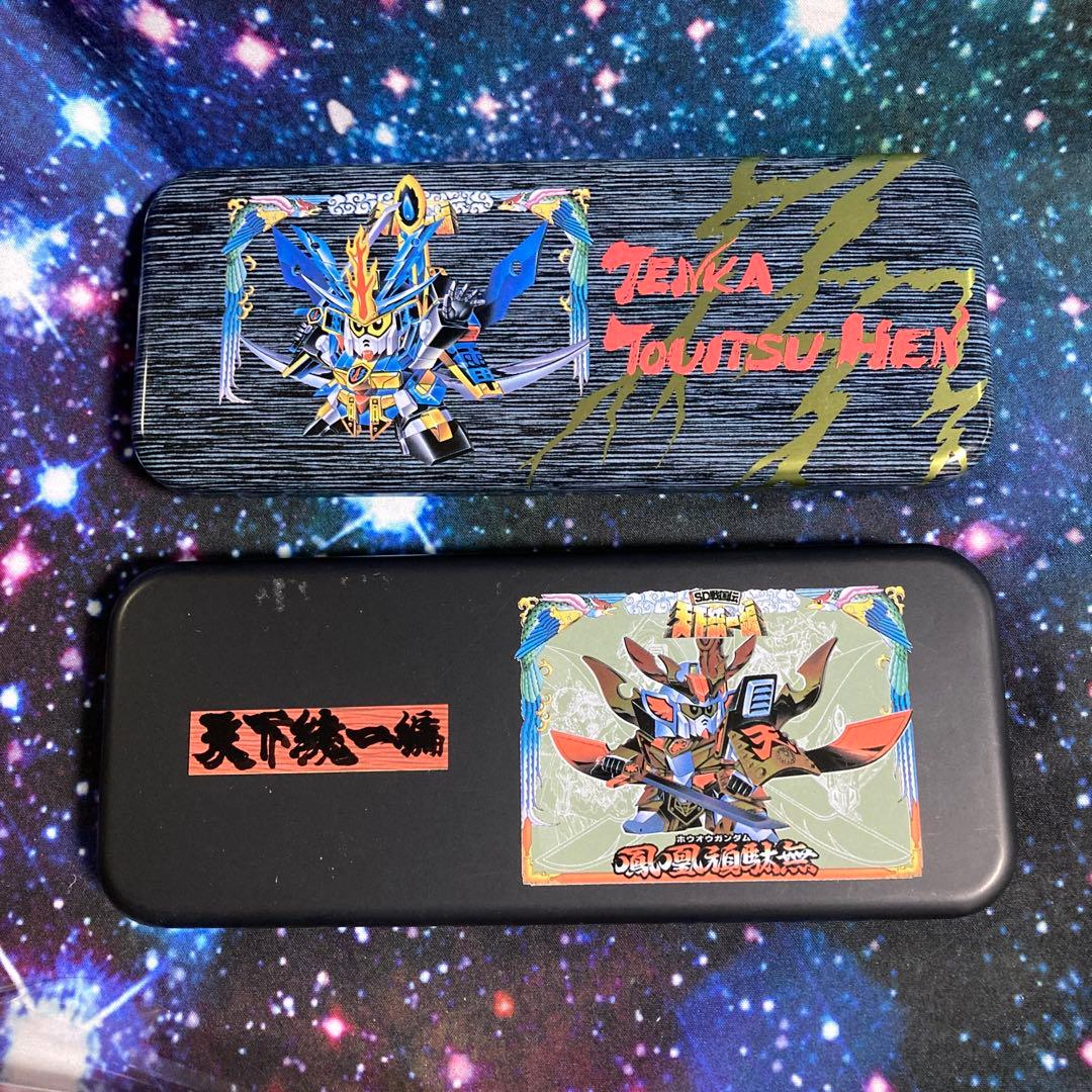 SDガンダムの缶ペンセット（ナイトガンダム、武者ガンダム　ペンケース）