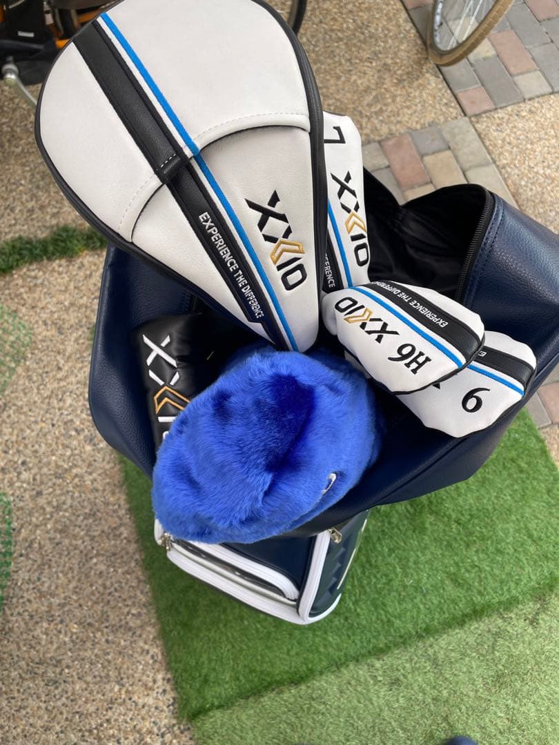 極美品XXIOプロモデルレプリカキャディーバッグ ネイビー/ホワイト未使用に近い