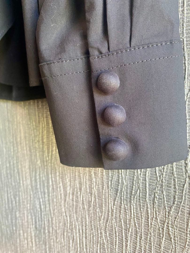 値下げ価格美品FENDIタイ付き長袖シャツ ブラックハンガー付き イタリア製