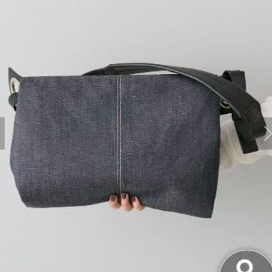 【新品未使用】kawa-kawa(カワカワ)ハトメボディバッグ Lサイズ