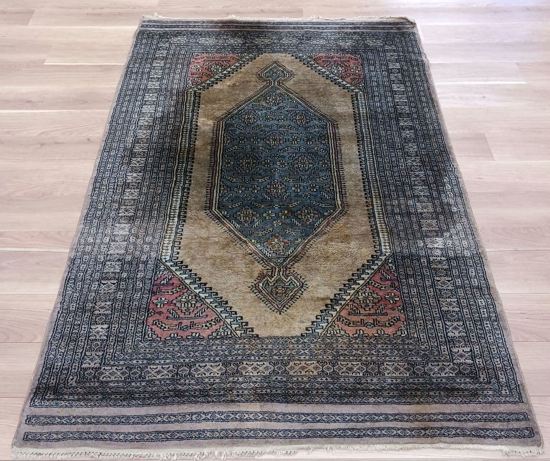 Y3080 パキスタン絨毯 ウール 手織り 193×125㎝ トライバルラグ