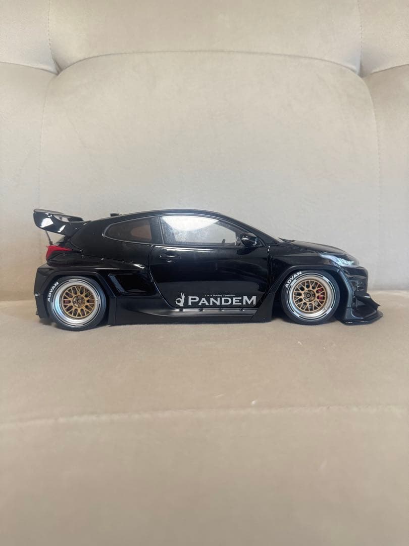 訳あり特価　イグニッションモデル1/18 PANDEM GR YARIS