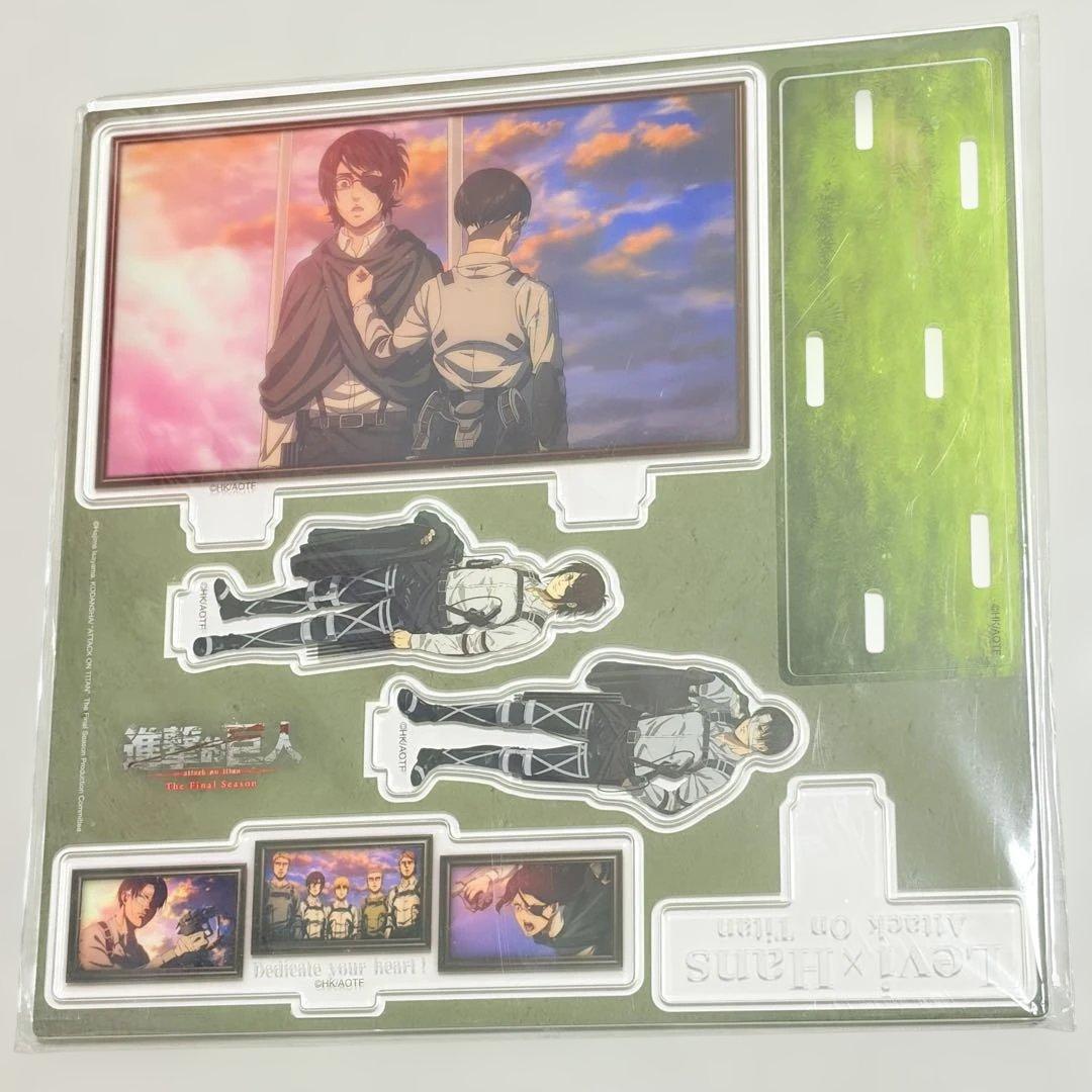 進撃の巨人　アクリルスタンド　缶バッジ