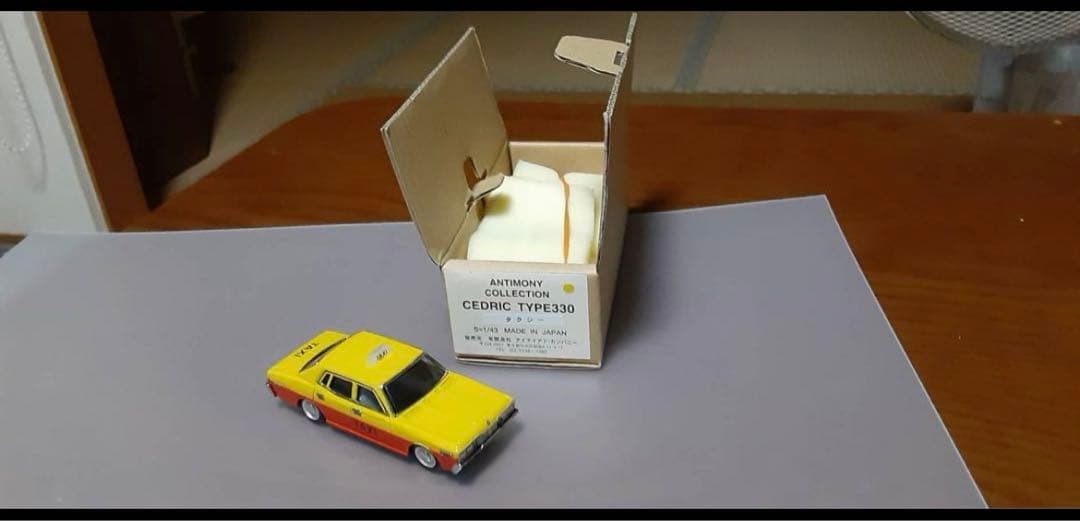 アンチモニー　コレクション　セドリック　330 タイプ　タクシー　1/43