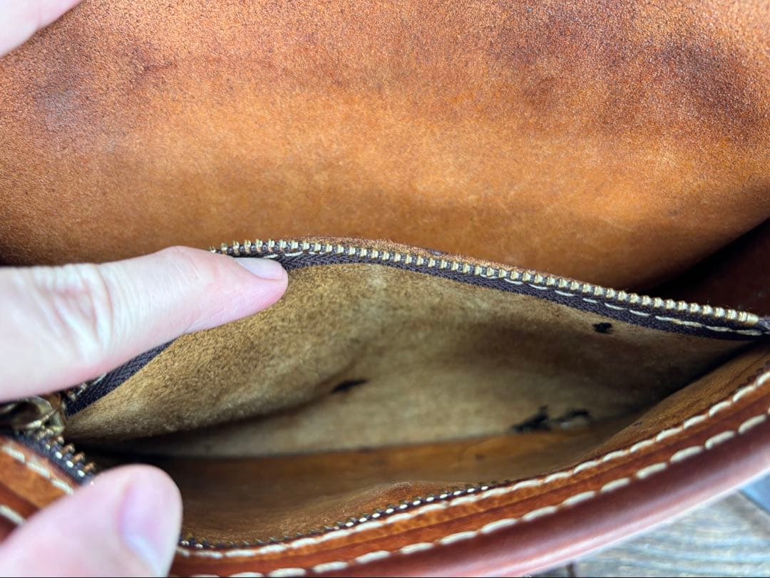 ヘルツのショルダーバッグ