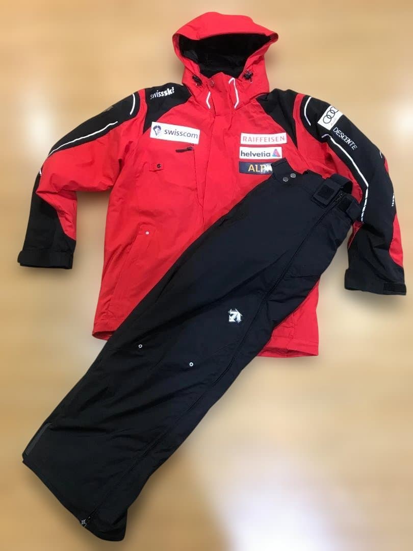 DESCENTE SWISS SKI TEAMモデル中綿入ストレッチスキーウェア