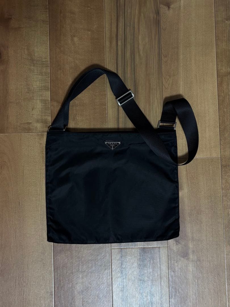 シェリー　PRADA プラダ ナイロンスクエアバッグ