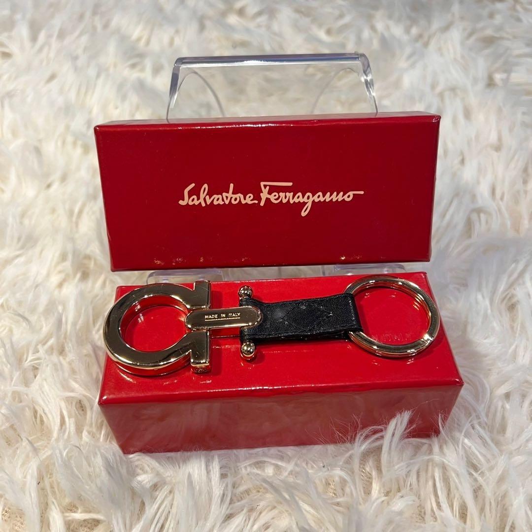 未使用品 イタリア製 サルヴァトーレフェラガモ キーリング ガンチーニ ブラック