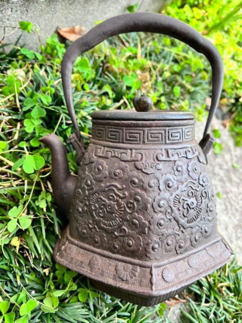 龍文堂安之助　六角鉄瓶　龍雲菊花模様　稀少