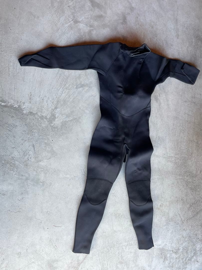 ウェットスーツ　サーフィン　マリンスポーツ