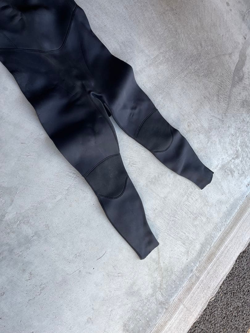 ウェットスーツ　サーフィン　マリンスポーツ