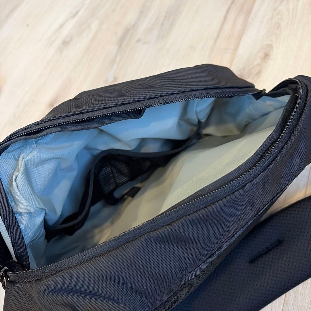 THE NORTH FACE ブラックメッセンジャーバッグ スリング 抱っこ紐