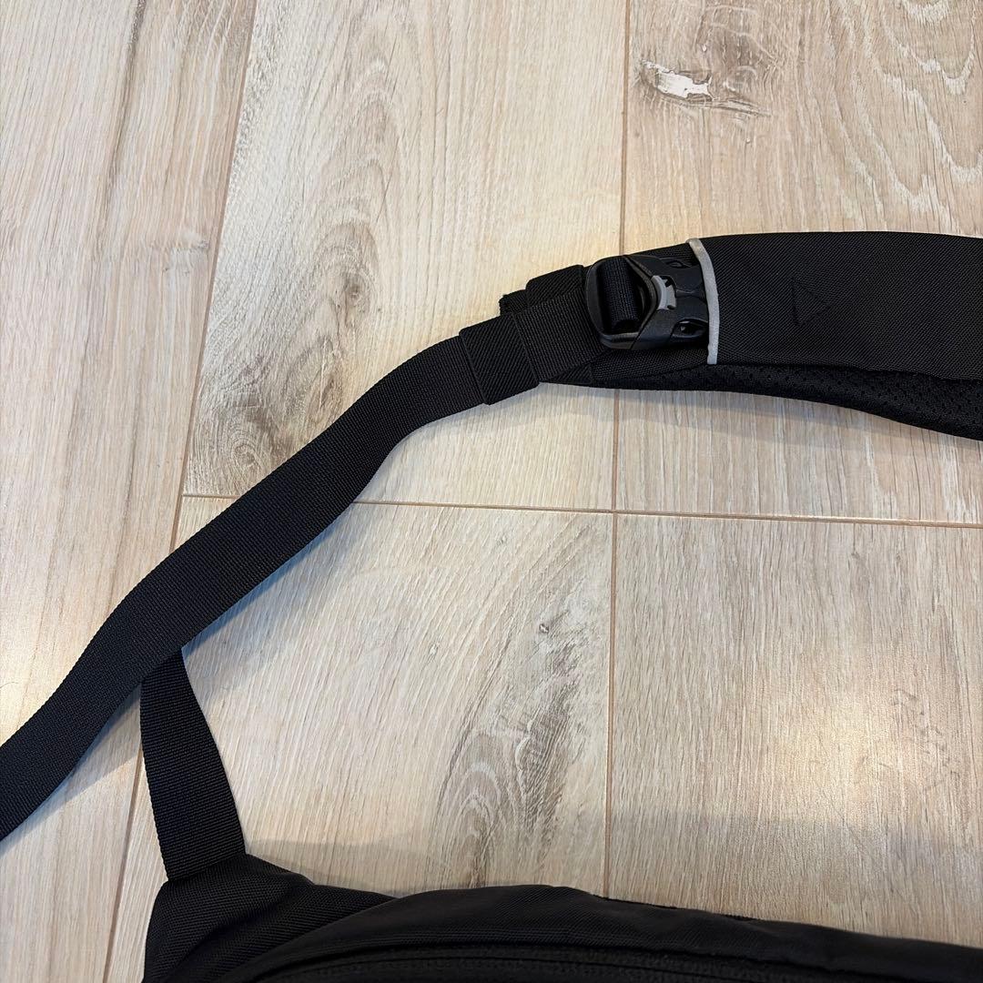 THE NORTH FACE ブラックメッセンジャーバッグ スリング 抱っこ紐