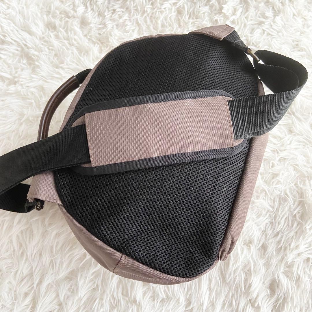 極美品 AYANOKOJI がま口ポシェット型ボディバッグ グレージュ