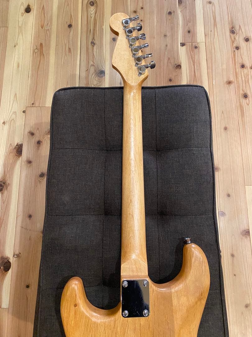 ストラトキャスター ナチュラルフィニッシュ