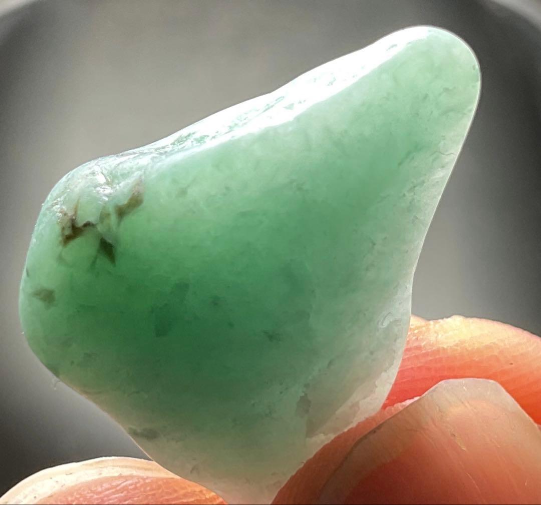 ［薄緑色　透明感］　糸魚川翡翠海石7g ヒスイ　ひすい