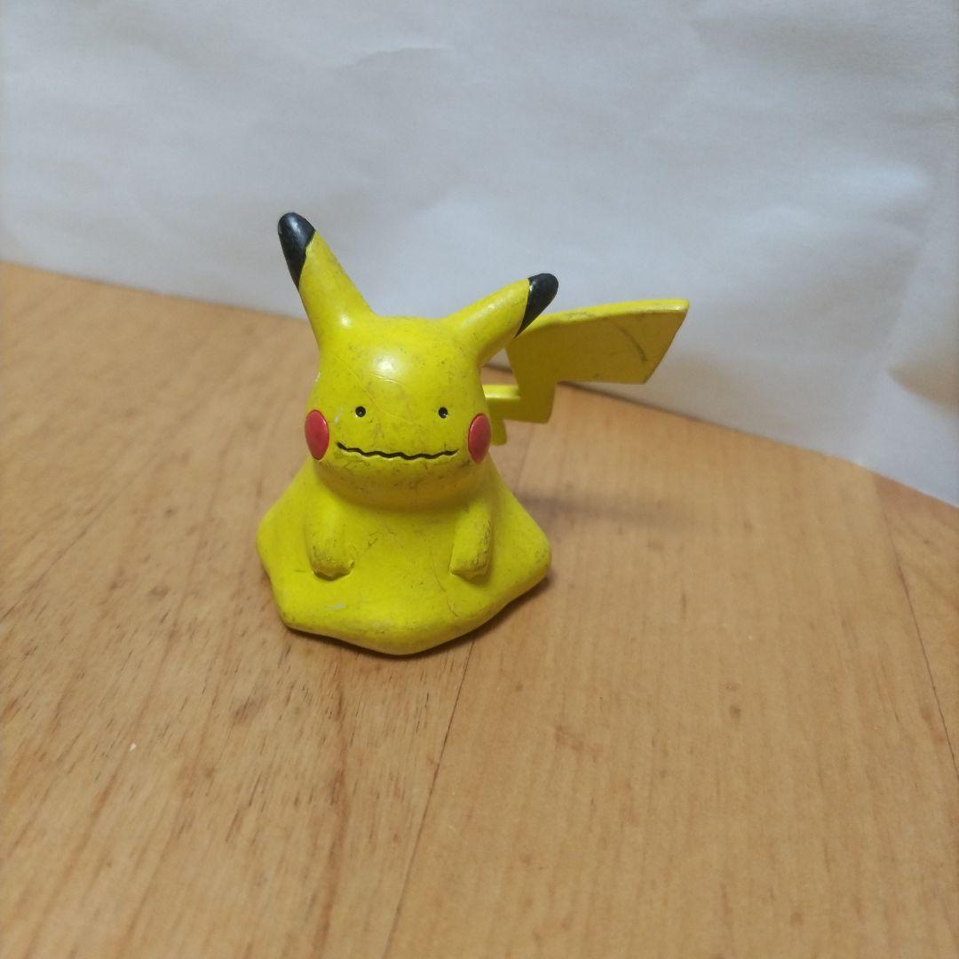 ピカチュウ メタモンフィギュア
